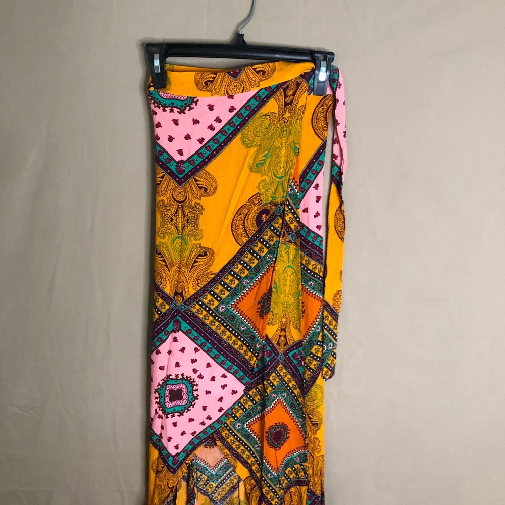 Patterned wrap skirt